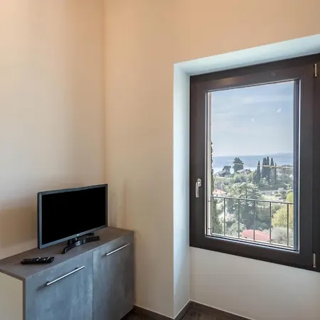 Ca Cia - Yellow Flat Gardone Apartment